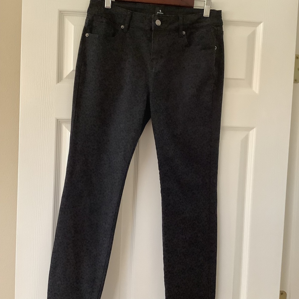 Jeans with a cheetah print in black